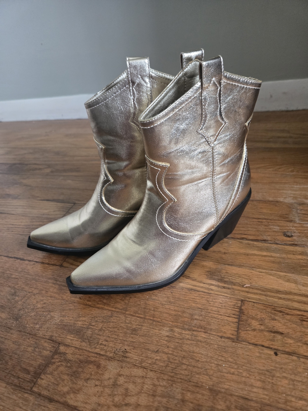 Billini Metallic Gold Pointed Toe Western Ankle Boots Size 9